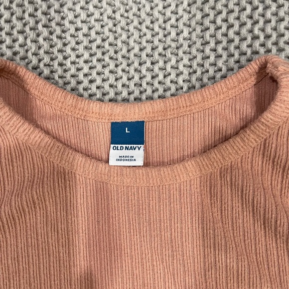 LIKE NEW Cropped and Ribbed Old Navy Tank Top in Coral - Picture 2 of 2